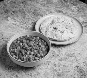 Chole Masala + Plain Roti (1 Piece)