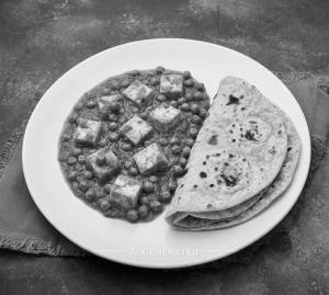 Mattar Paneer + Chapati (2 pieces)