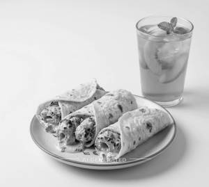 Malai chaap roll + Peach ice tea