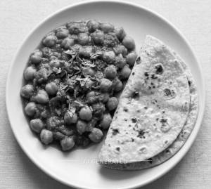 Chana Masala + Tawa Roti (2 Pieces)