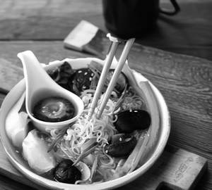 Shitake Terriyaki Ramen [Red Miso,Dobanjan,Wakame,Hondashi Broth,Packchoi]