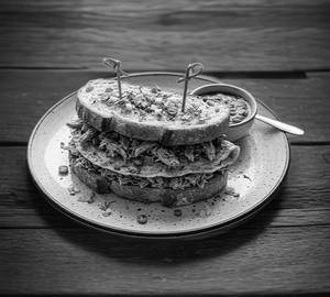 Bread omelette with chicken