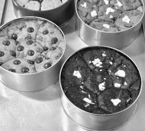 Viral Cookies Tin  600g. Crispy outside & gooey inside centre filled cookies
