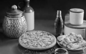 Onion/capsicum Pizza Garlic Bread Sticks Chico Lover Cold Drinks