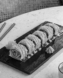 Tempura Veg Sushi (6 Pcs)