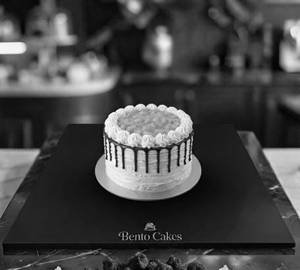 Mini Mango Fruit Filled Eggless Cake 250gm