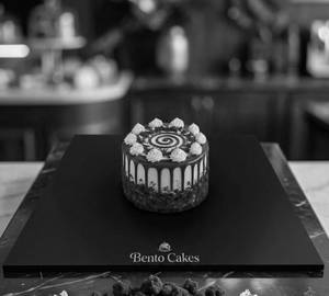 Mini Red Velvet Eggless Cake 250gm