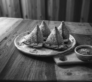 Onion samosa [4 pieces]