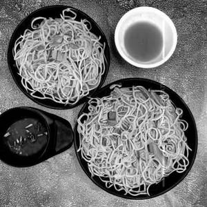 Hot garlic hakka noodles   [egg]