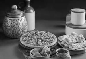 Spicy Chicken Pizza Chicken Wings(3pc)garlic Bread Sticks Cold Drink