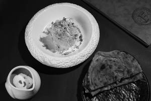 Crispy Makhni Burrata Lal Mirch Parantha