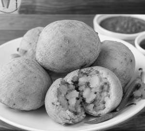 Aloo Pakoda [ 10 Pieces]