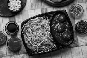 Hakka Noodles + Manchurian (gravy)