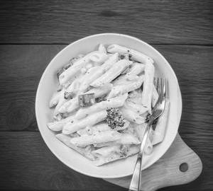 White sauce pasta