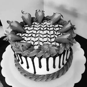 Strawberry Black Forest Cake ( 500gms )