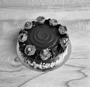 Eggless Chocolate Ferrero Rocher Cake [500 Grams]