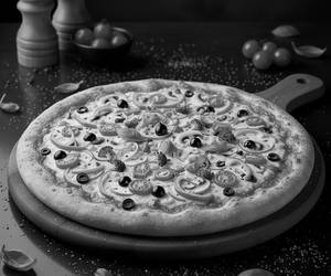 Veggie Paradise Pizza