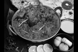 Chicken Curry And And Plain Tandoori Rot