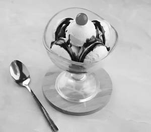 Vanilla Ice Cream With Chocolate