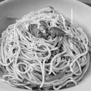 Veg Spaghetti Aglio. E .olio Pasta