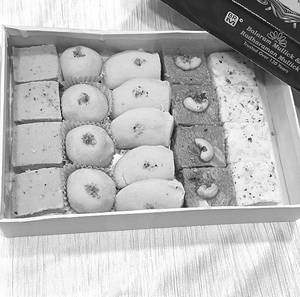 Assorted Fusion Sweets Box (1 Box)