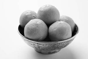 Besan Laddu (per Pcs)                          