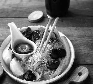 Veg Shitake Teriyaki Ramen [Miso,Dobanjan,hondashi broth,Wakame]