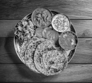 Aloo Paratha Thali