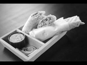 Chicken Egg Roll (x2)