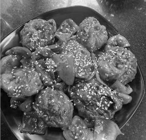 Chilli Gravy Momos [10 Pieces]