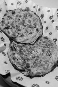 Hari-mirch Paratha