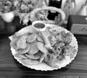 Mix Pakoras [300Gms]