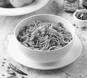 Egg schezwan noodles