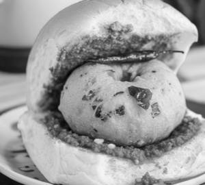 Vada Pav With Hari Chutney [1 Vada]