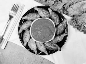 Assorted Chicken Tandoori Momos Platter [12 Pieces]