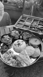 Deluxe Ghee Roti Thali