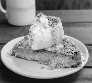 Traditional icecream kunafa