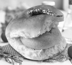 Vada Pav (1 Pc)