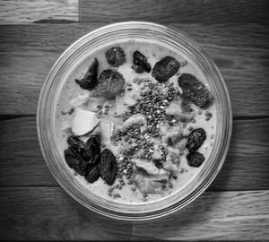 Dates And Oats Smoothie