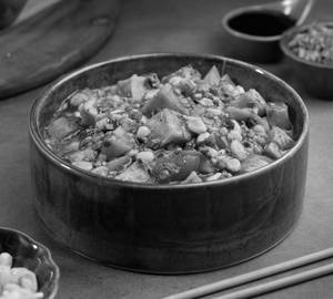 Diced Potato And Corn In Hot Garlic Sauce