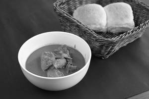Chicken Xacuti Curry With Pav