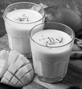 Mango Shake with Vanilla Ice Cream