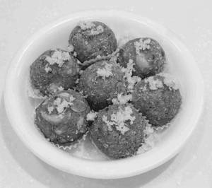 GOND LADDU