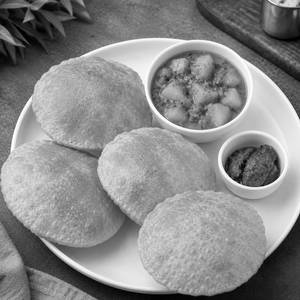 Poori [4 Pcs] served with Chef Special Sabji
