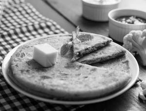 Paneer Paratha (2 Pcs)