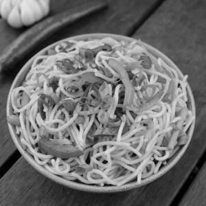 Veg Hakka Noodles (Veg)