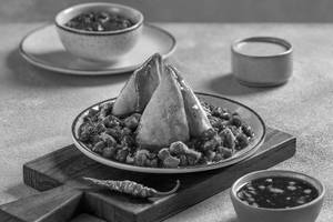 Samosa With Cholley (1pc.)