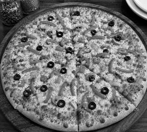 Veggie loaded pizza [medium]