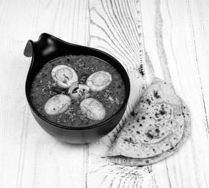 Egg Masla + Tawa roti (2 pieces)