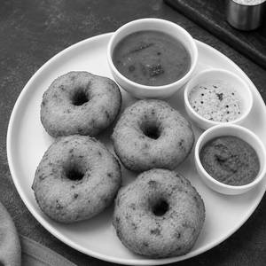 Medu Vada [4 pc] with Sambhar & Chutney